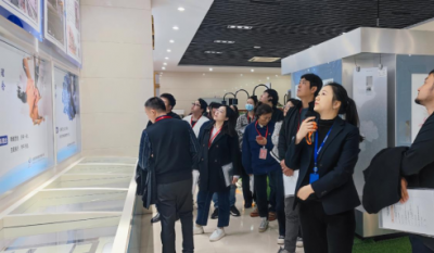 同谋开展谱新章  摇撸振臂再启航