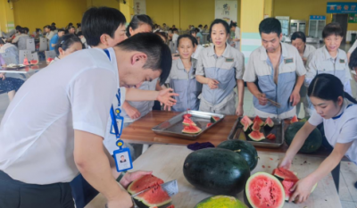 战高温，，，送清凉，，，爱心转达沁人心